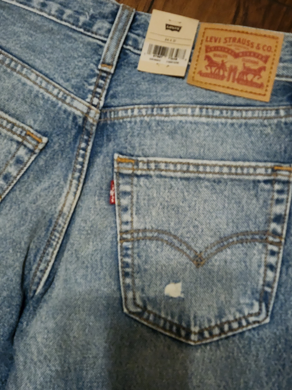 Levi’s Women’s 94 Baggy Jeans 24x31 Light Wash Distressed Mid Rise Straight Leg - Picture 9 of 12